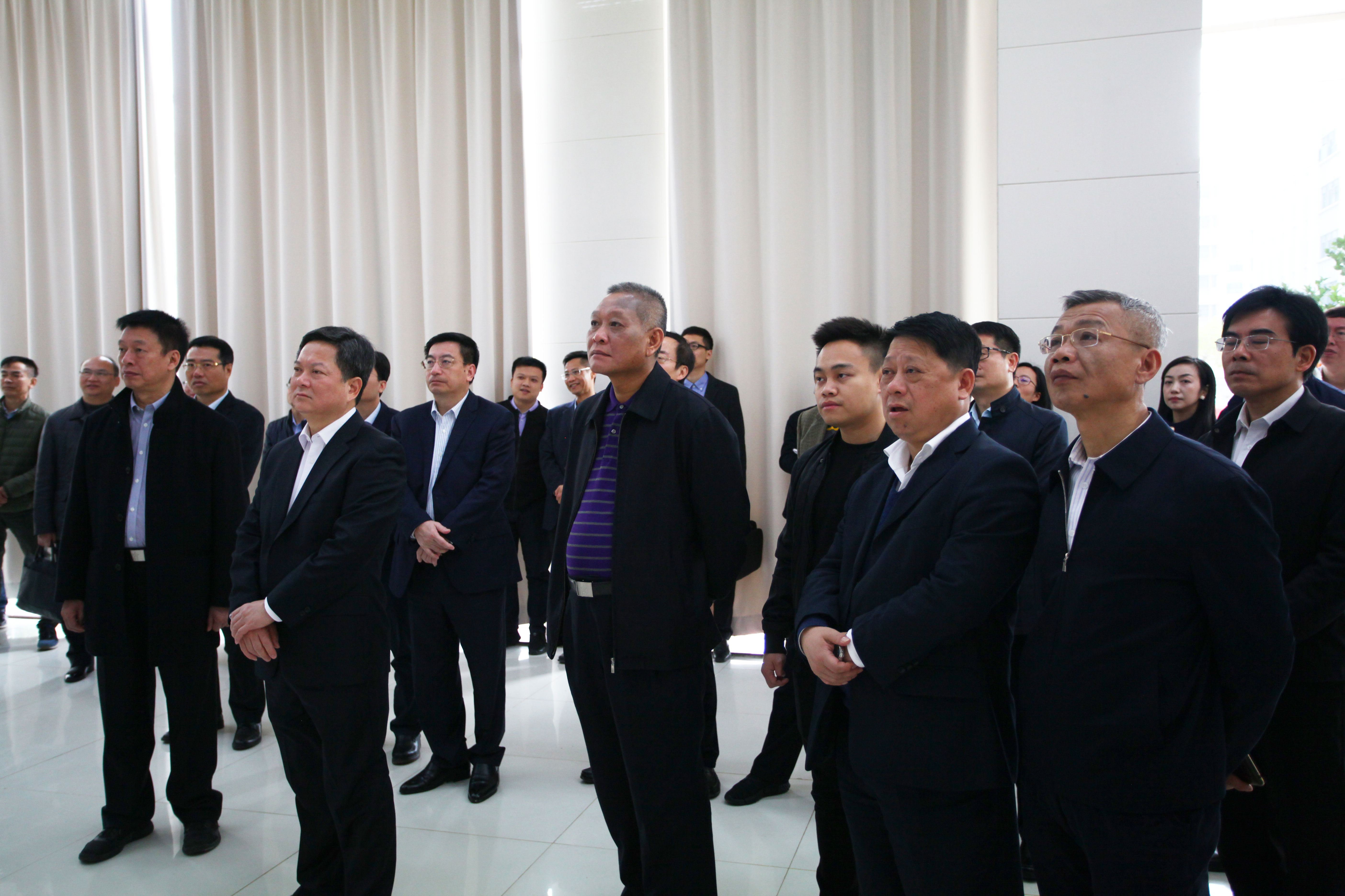 汕頭市委書記方利旭帶隊蒞臨廣東正超電氣調(diào)研